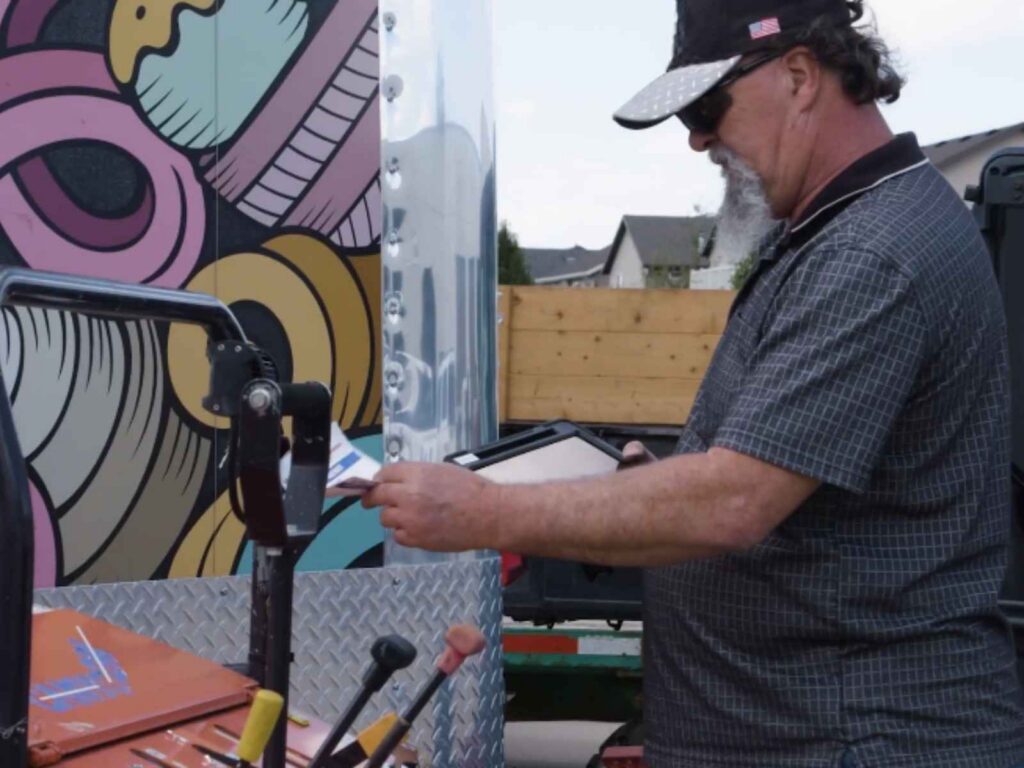 yard worker scanning equipment