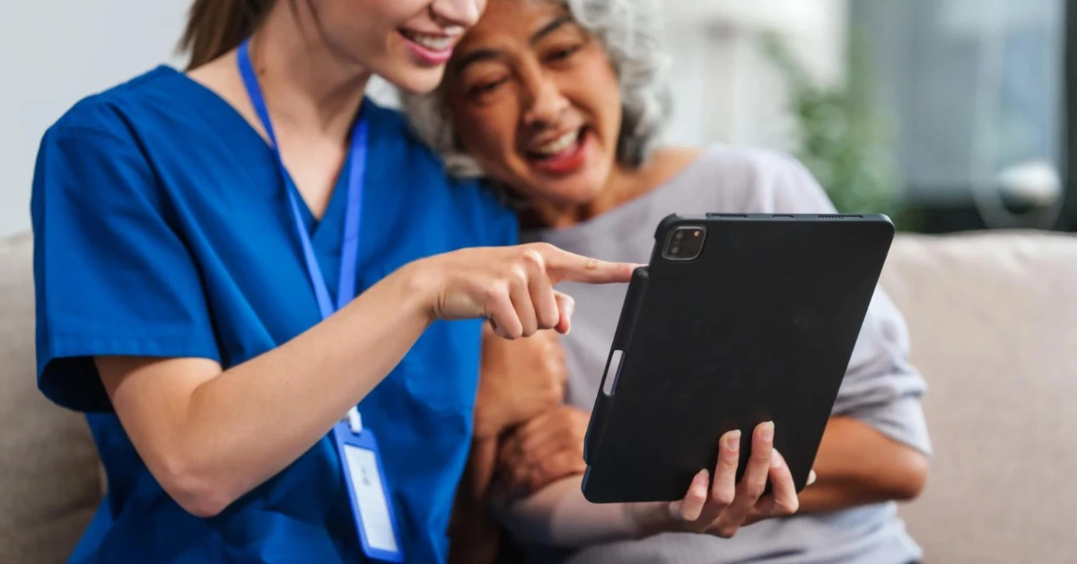 nurse and patient with a tablet
